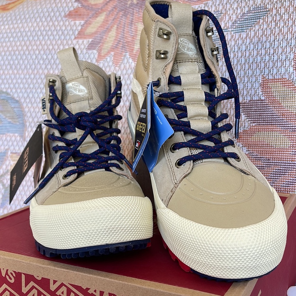 Vans WMNS Sk8-Hi Gore-Tech
Taos Taupe
VN0A5111YUU
Boots - Picture 7 of 16